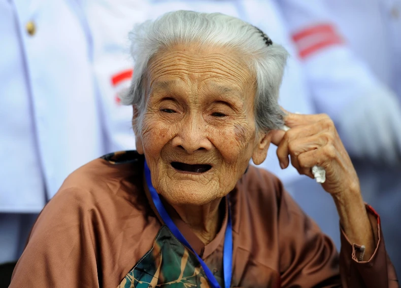 Mẹ về dự lễ -0