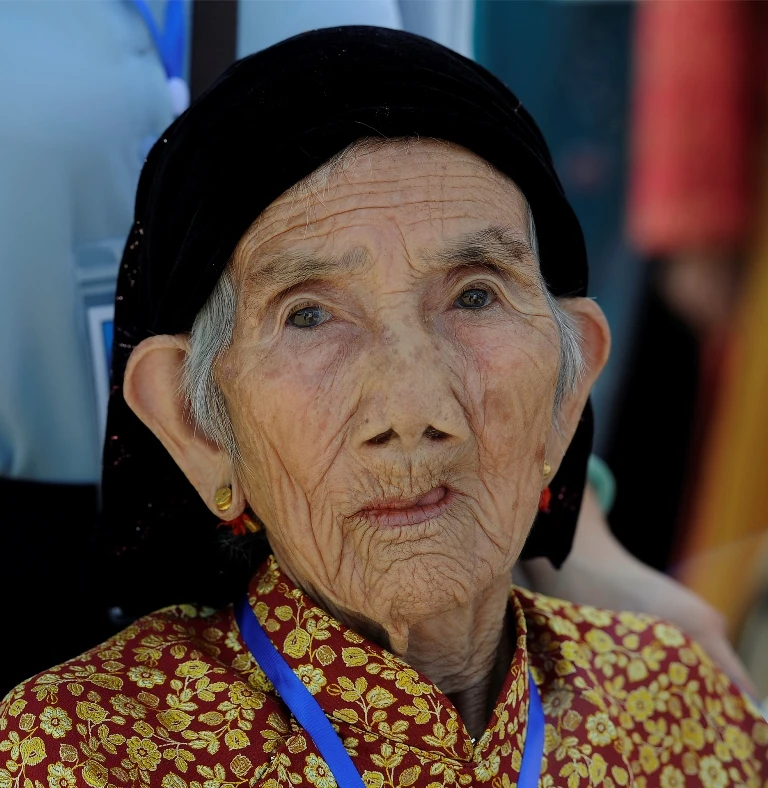 Mẹ về dự lễ -0