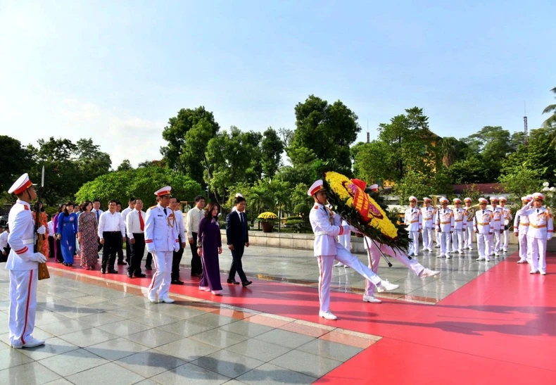 Lãnh đạo Đảng, Nhà nước tưởng niệm các Anh hùng liệt sĩ -0