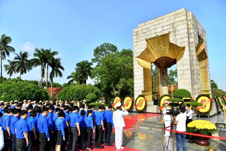 Lãnh đạo Đảng, Nhà nước tưởng niệm các Anh hùng liệt sĩ -0