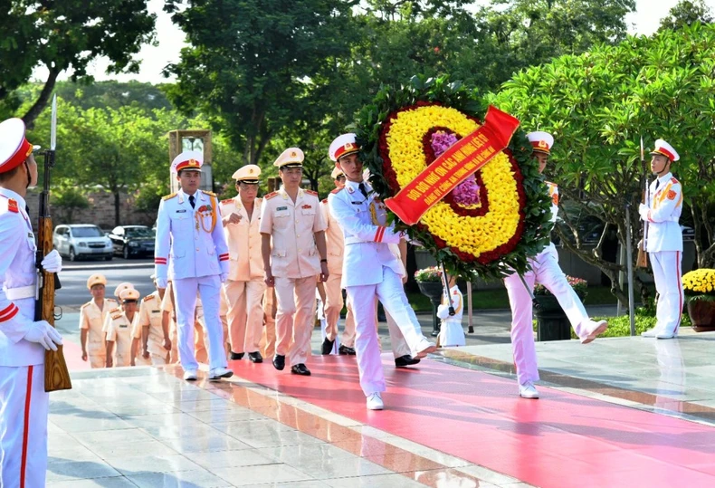 Lãnh đạo Đảng, Nhà nước tưởng niệm các Anh hùng liệt sĩ -0