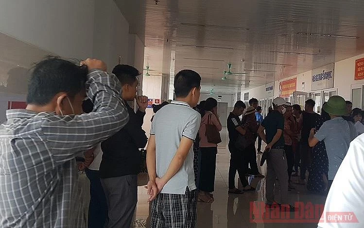 Cập nhật: Lật xe khách ở Quảng Bình, ít nhất 13 người tử vong -0