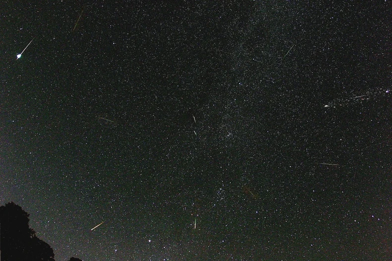 Mưa sao băng Perseid sắp đạt đỉnh trong vài ngày tới -0