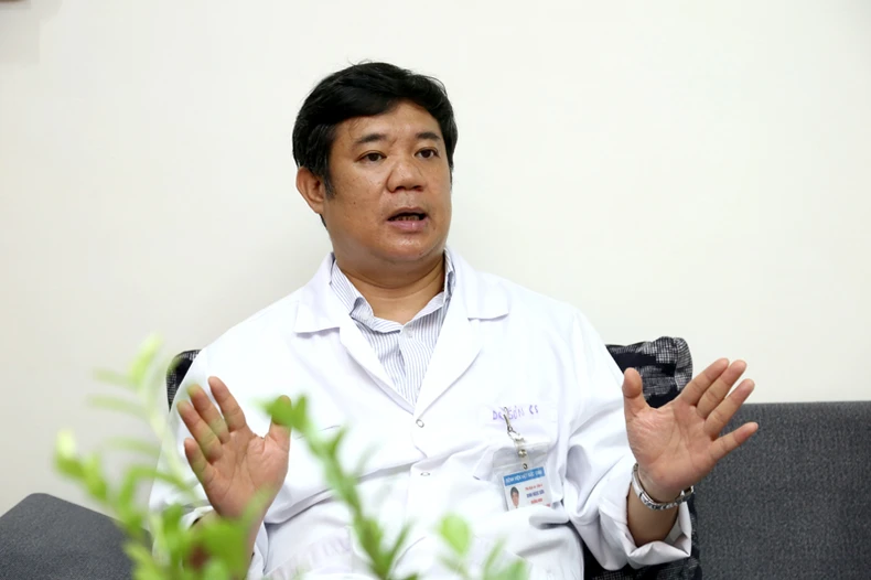 Bé gái bốn tuổi bị liệt vì gù vẹo cột sống, chuyên gia cảnh báo -0