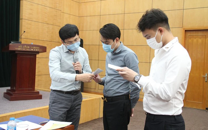 Lần đầu tiên đấu giá hạn ngạch nhập khẩu ô tô