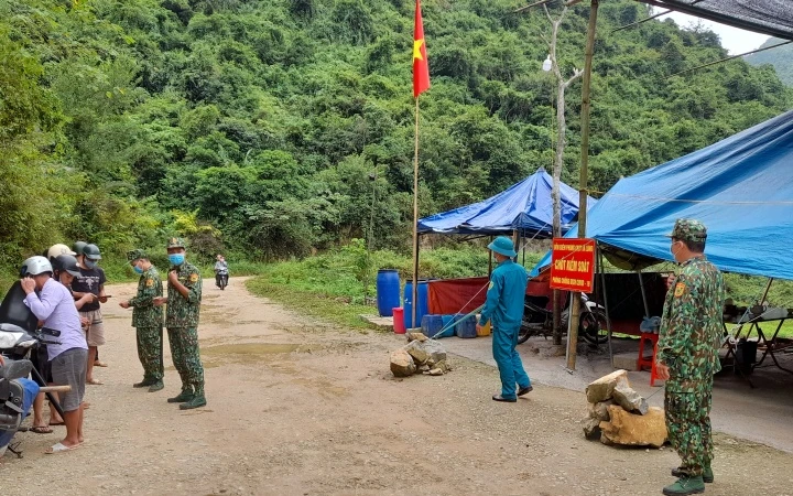“Căng mình” ngăn chặn xuất, nhập cảnh trái phép -0