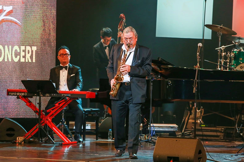 Tuấn Nam thăng hoa trong đêm nhạc jazz tại Hà Nội -0