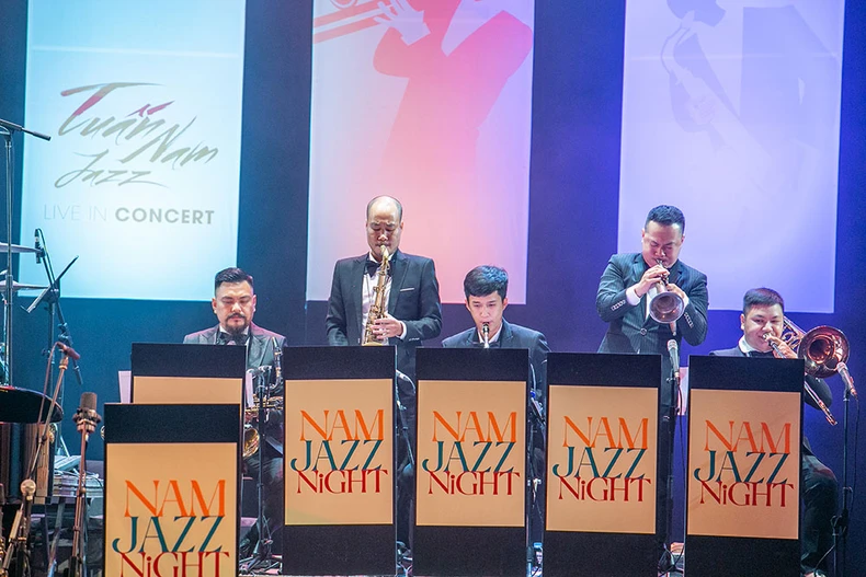 Tuấn Nam thăng hoa trong đêm nhạc jazz tại Hà Nội -0