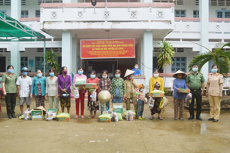 Công an Sóc Trăng tổ chức nhiều hoạt động chăm lo người nghèo -0