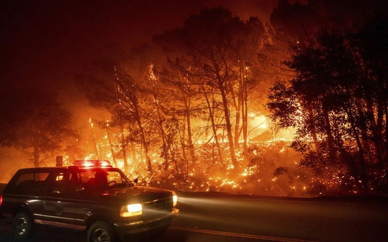 California trong vòng vây của “giặc lửa” -6