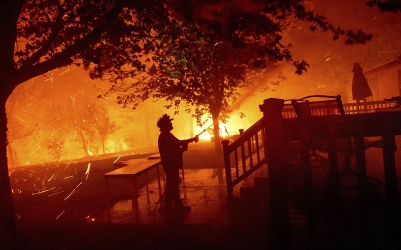 California trong vòng vây của “giặc lửa” -4