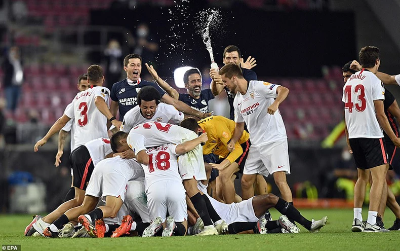 Sevilla và chuyện về chiếc chậu thau đong đầy nước mắt -0