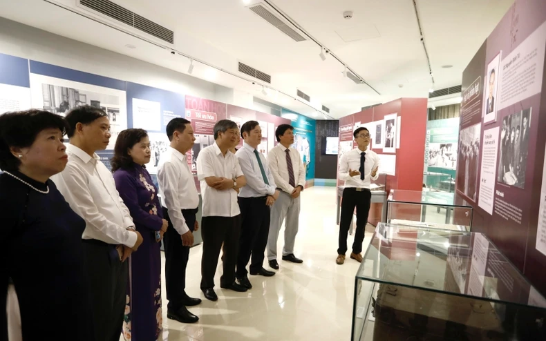 Những dấu ấn Khoa học - Sáng tạo và Cống hiến -0