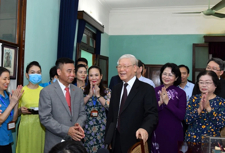 Tổng Bí thư, Chủ tịch nước Nguyễn Phú Trọng dâng hương, tưởng niệm Chủ tịch Hồ Chí Minh tại Nhà 67 -0
