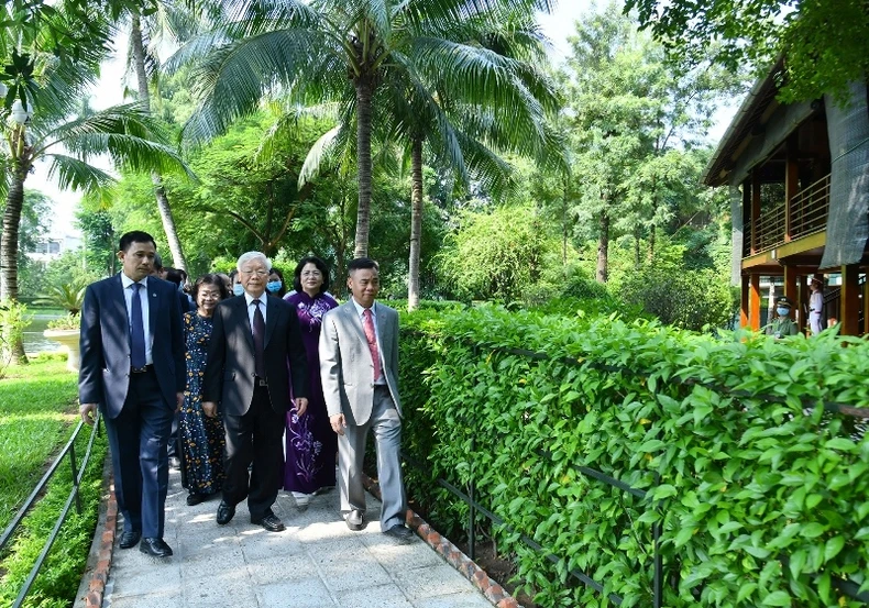 Tổng Bí thư, Chủ tịch nước Nguyễn Phú Trọng dâng hương, tưởng niệm Chủ tịch Hồ Chí Minh tại Nhà 67 -0