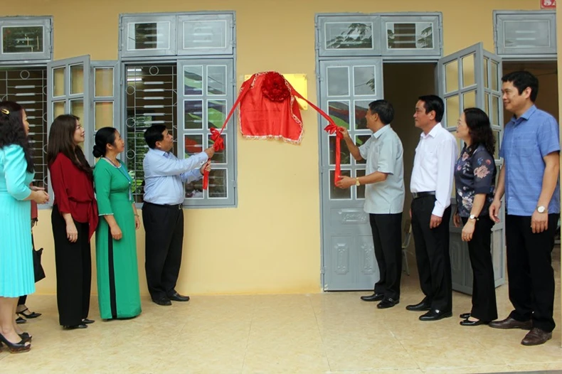 Bàn giao 107 nhà tình thương cho các hộ nghèo huyện Sốp Cộp -0