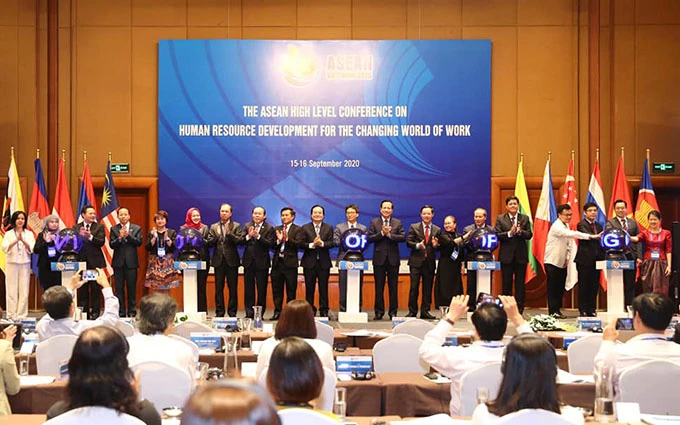 Nguồn nhân lực chất lượng cao - chìa khóa giúp nâng cao năng suất lao động và tính cạnh tranh của ASEAN -0