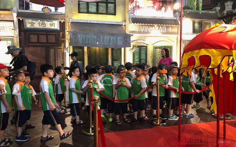 Vui Tết Trung thu “Lung linh trăng rằm” tại Hoàng thành Thăng Long -0