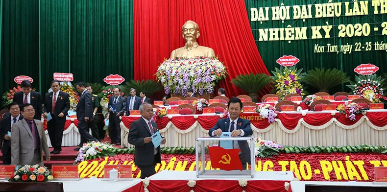 Đồng chí Dương Văn Trang được bầu giữ chức Bí thư Tỉnh ủy Kon Tum -0