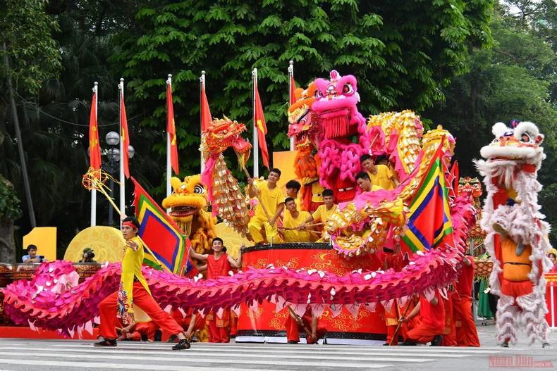 Rực rỡ sắc màu tại Liên hoan nghệ thuật Múa Rồng Hà Nội -0