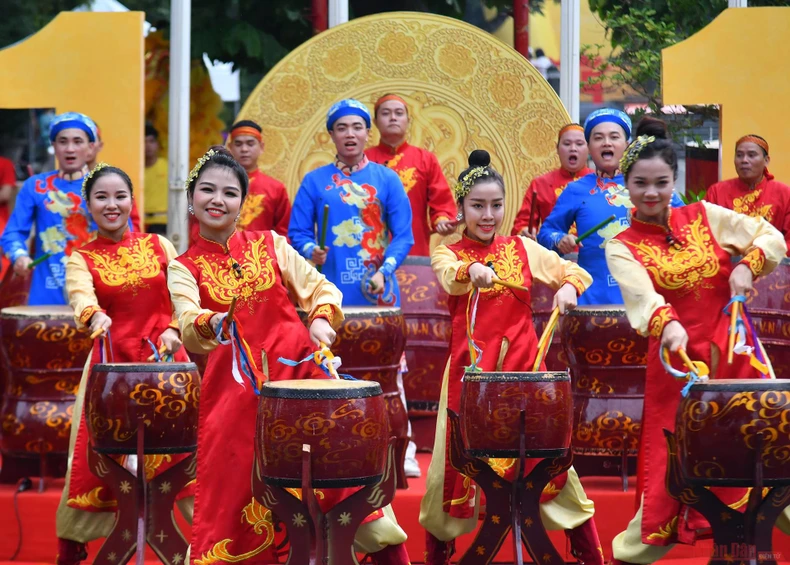 Rực rỡ sắc màu tại Liên hoan nghệ thuật Múa Rồng Hà Nội -0