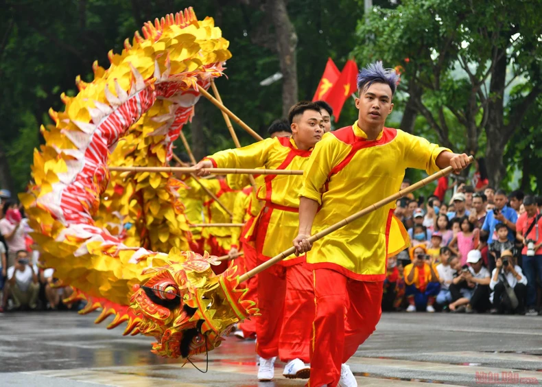 Rực rỡ sắc màu tại Liên hoan nghệ thuật Múa Rồng Hà Nội -0
