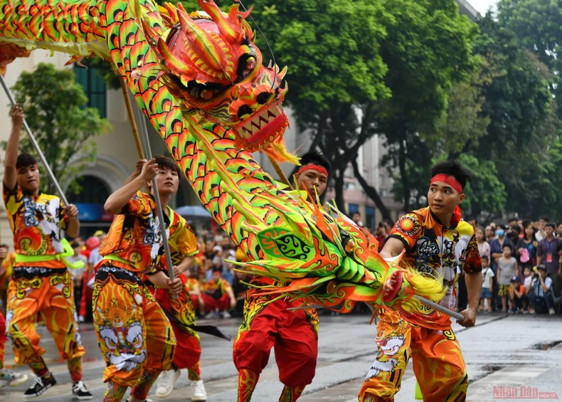 Rực rỡ sắc màu tại Liên hoan nghệ thuật Múa Rồng Hà Nội -0