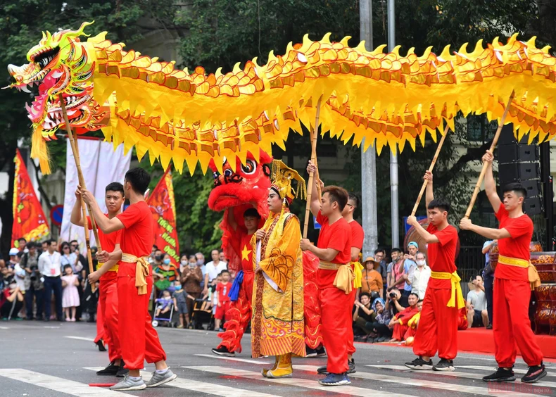 Rực rỡ sắc màu tại Liên hoan nghệ thuật Múa Rồng Hà Nội -0