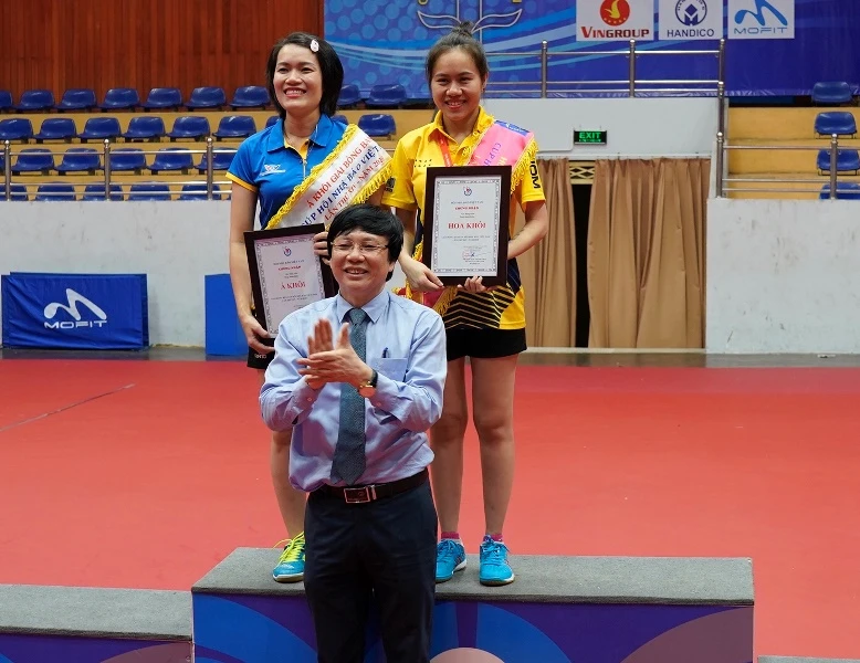 Đội bóng bàn Báo Nhân Dân lần đầu giành Huy chương bạc -0