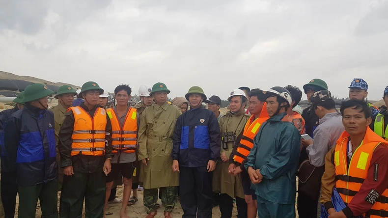 Sáng 10-10: Tiếp tục cứu hộ tàu Vietship 01 -0