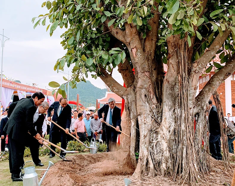 Thủ tướng Nguyễn Xuân Phúc dự khánh thành tuyến đường vào và Khu bảo tồn bãi cọc Cao Quỳ -0
