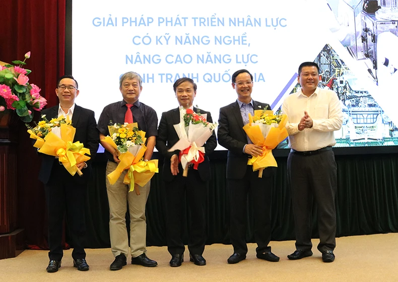 Giao lưu trực tuyến