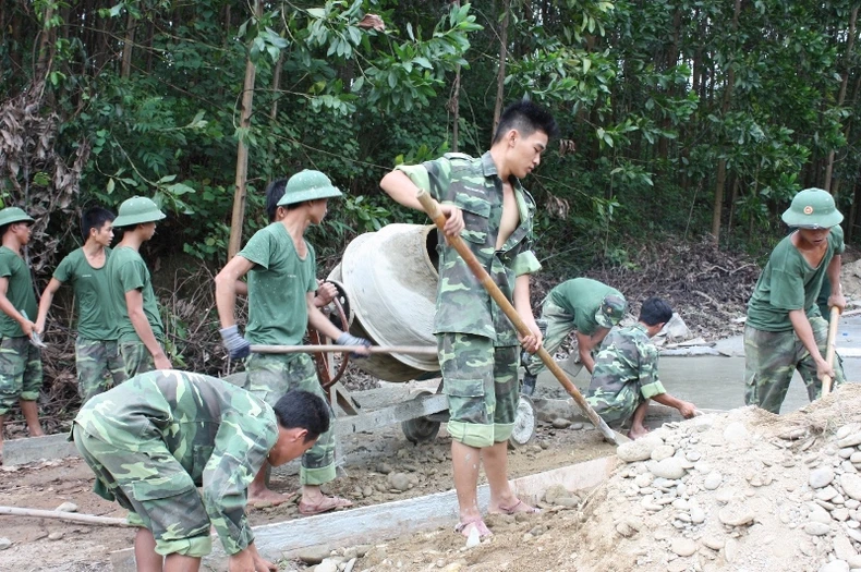 Phát huy truyền thống anh hùng, xây dựng LLVT Quân khu 5 vững mạnh toàn diện -0
