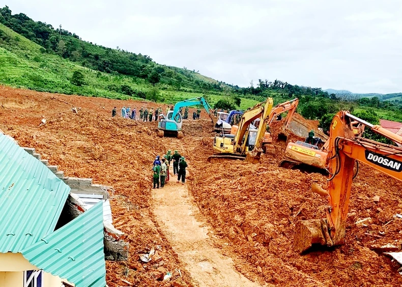 Đã xác định vị trí hai thi thể cuối cùng bị vùi lấp tại điểm sạt lở ở Đoàn 337 -0