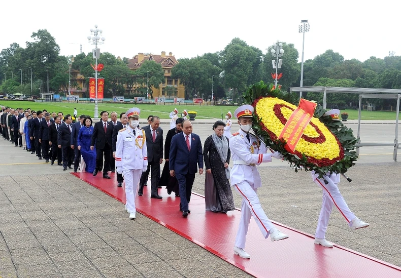 Lãnh đạo Đảng, Nhà nước và đại biểu Quốc hội vào Lăng viếng Chủ tịch Hồ Chí Minh -0