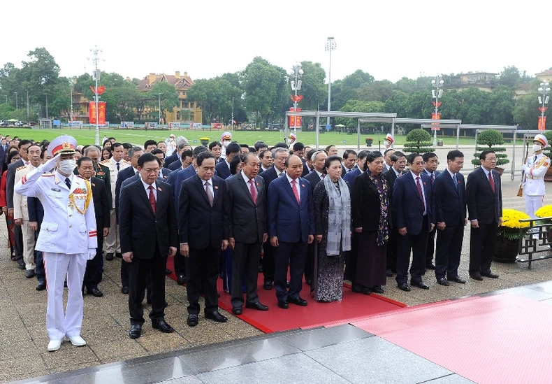 Lãnh đạo Đảng, Nhà nước và đại biểu Quốc hội vào Lăng viếng Chủ tịch Hồ Chí Minh -0