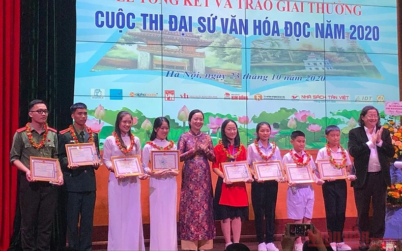 Tổng kết và trao giải Đại sứ Văn hóa đọc 2020 -0