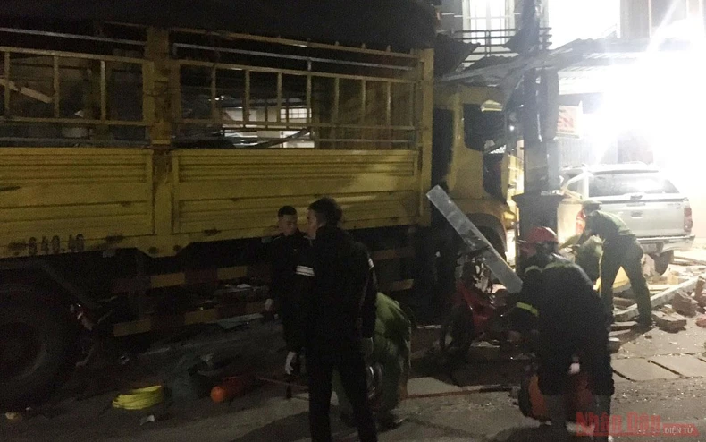 Xe tải nổ lốpĐ -0