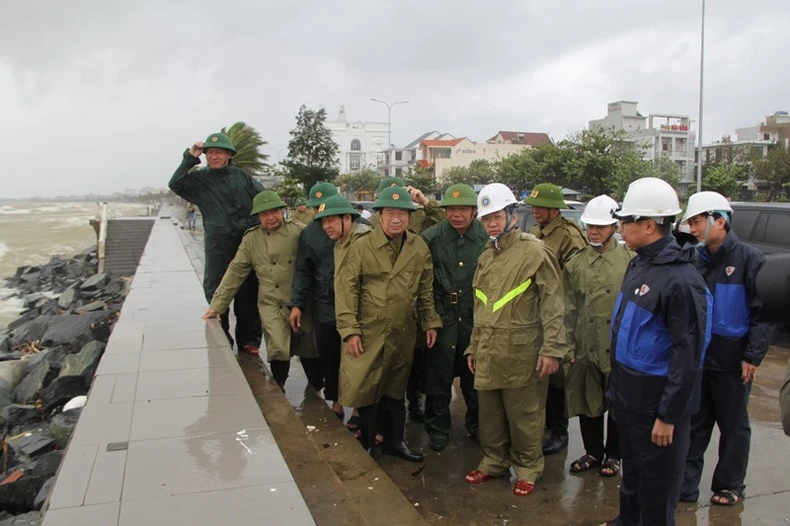 Phó Thủ tướng Trịnh Đình Dũng chỉ đạo công tác phòng chống bão -0