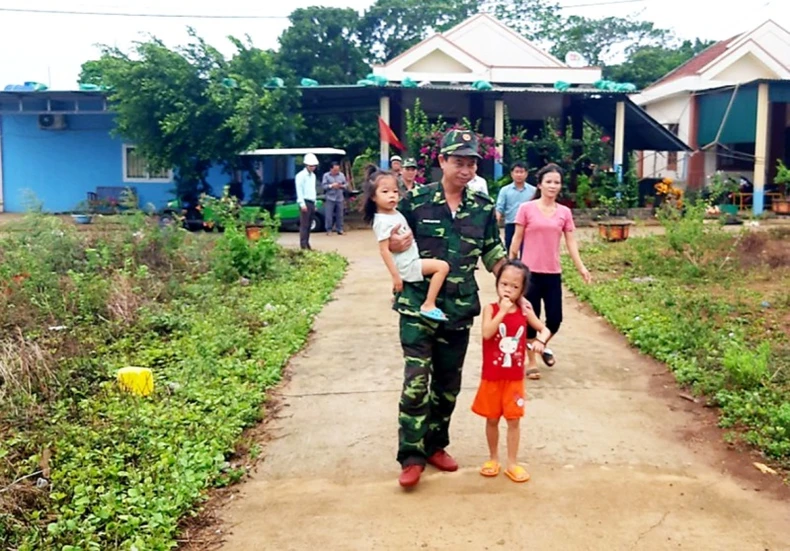 Đảo Cồn Cỏ đang gió giật mạnh, một người bị thương -0