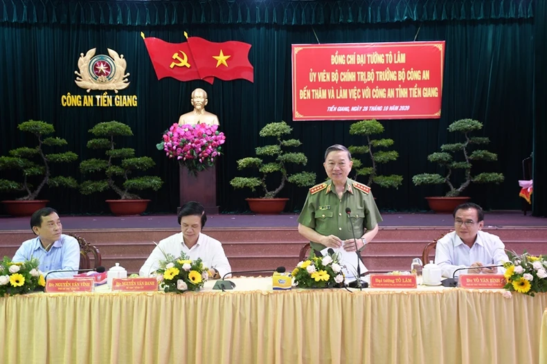Bộ trưởng Công an thăm và làm việc tại Bến Tre -0