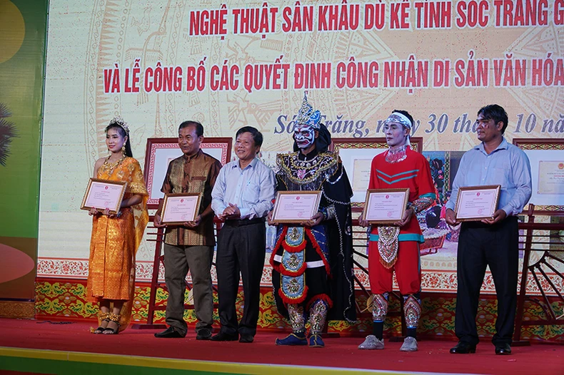 Kỷ niệm 100 năm nghệ thuật sân khấu Dù kê và công bố các di sản văn hóa phi vật thể của tỉnh Sóc Trăng -0