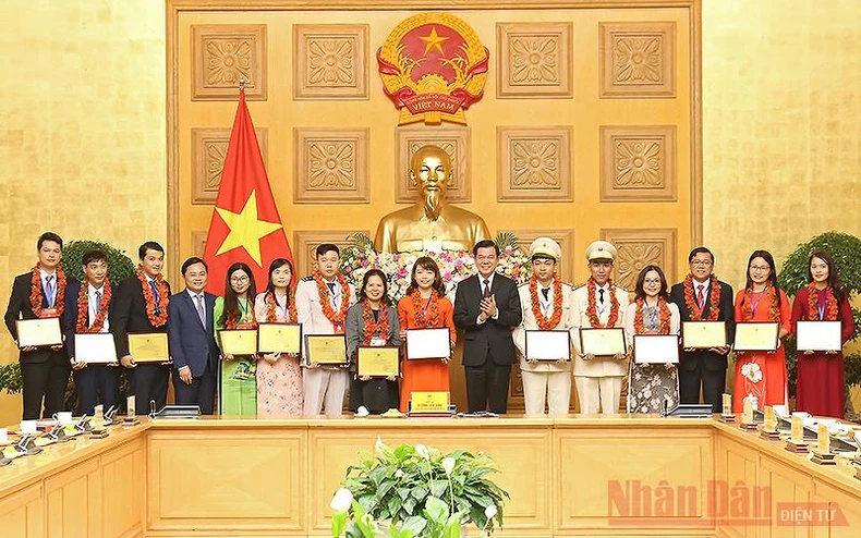 Tuyên dương 56
