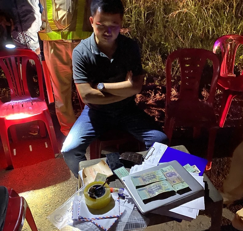Khởi tố hai phóng viên cưỡng đoạt tiền của doanh nghiệp -0