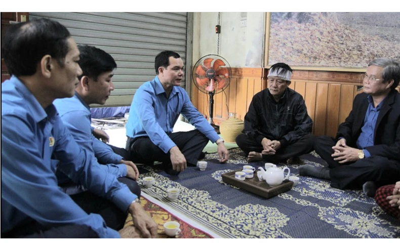 Công đoàn hỗ trợ 6,3 tỷ đồng tới người dân và công nhân, viên chức lao động vùng lũ -0