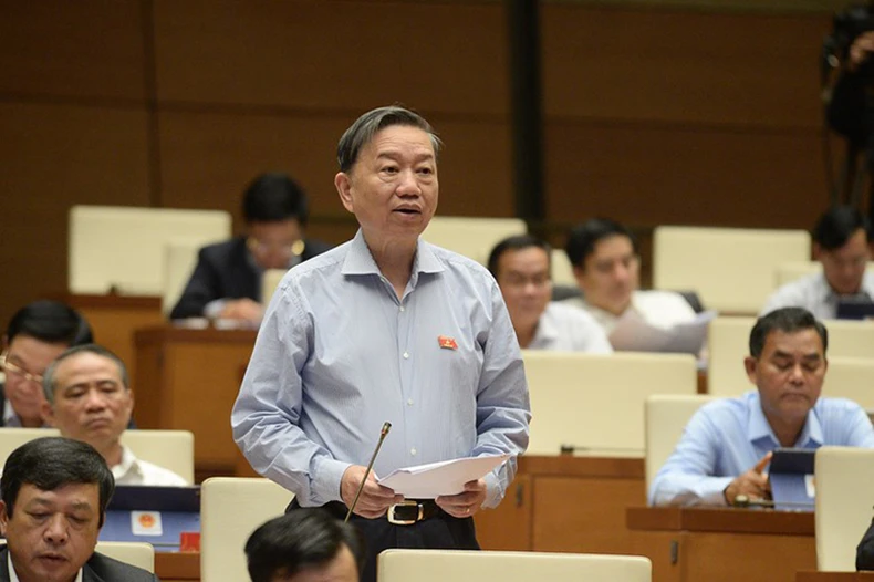Để xảy ra tình trạng nhũng nhiễu người dân thì trách nhiệm là của người đứng đầu -0