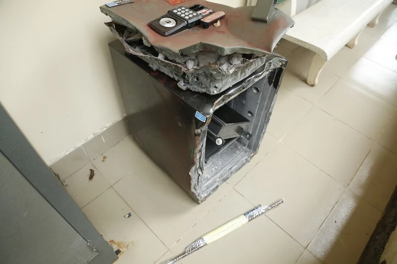 Tạm giữ đối tượng người nước ngoài trộm cắp tài sản -0