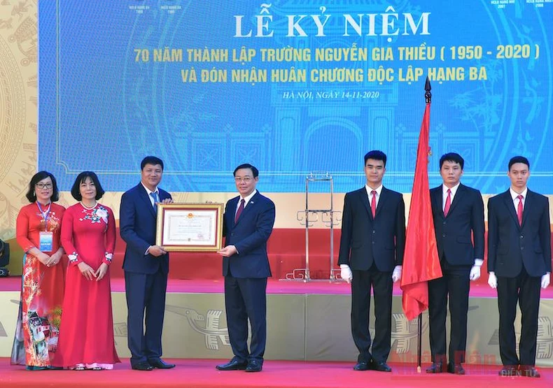 Tổng Bí thư, Chủ tịch nước Nguyễn Phú Trọng dự Lễ kỷ niệm 70 năm thành lập Trường Nguyễn Gia Thiều -0