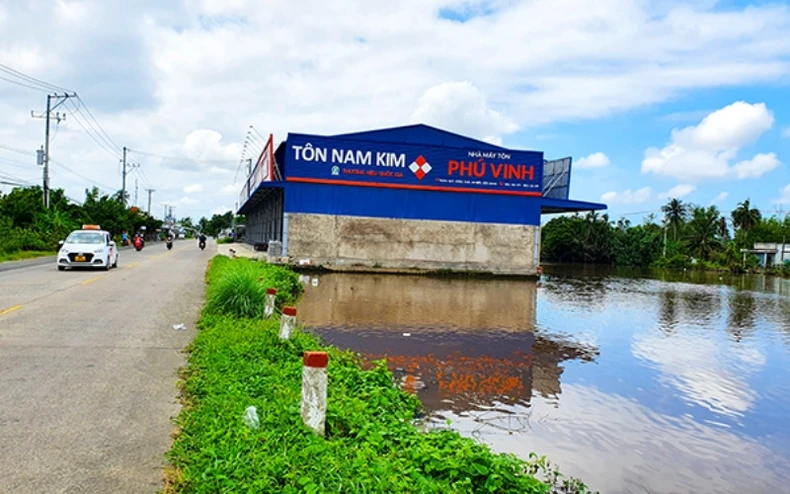 Thi nhau lấp dòng kênh xáng Xẻo Rô -0