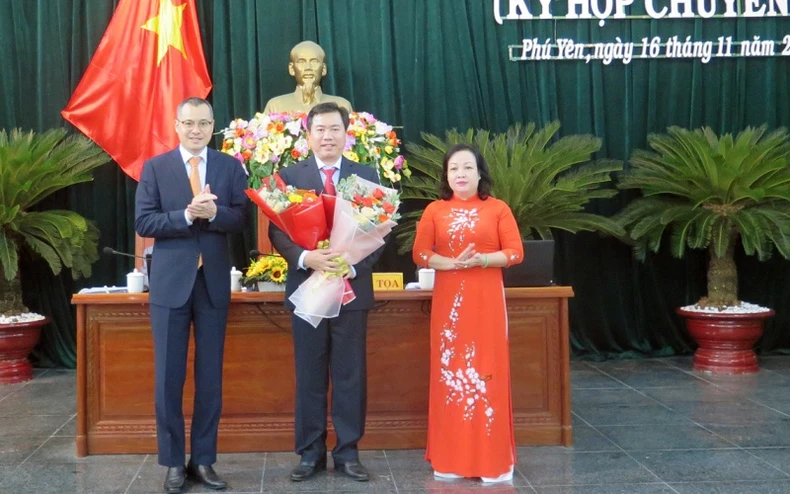 Phú Yên bầu các chức danh chủ chốt HĐND và UBND tỉnh -0